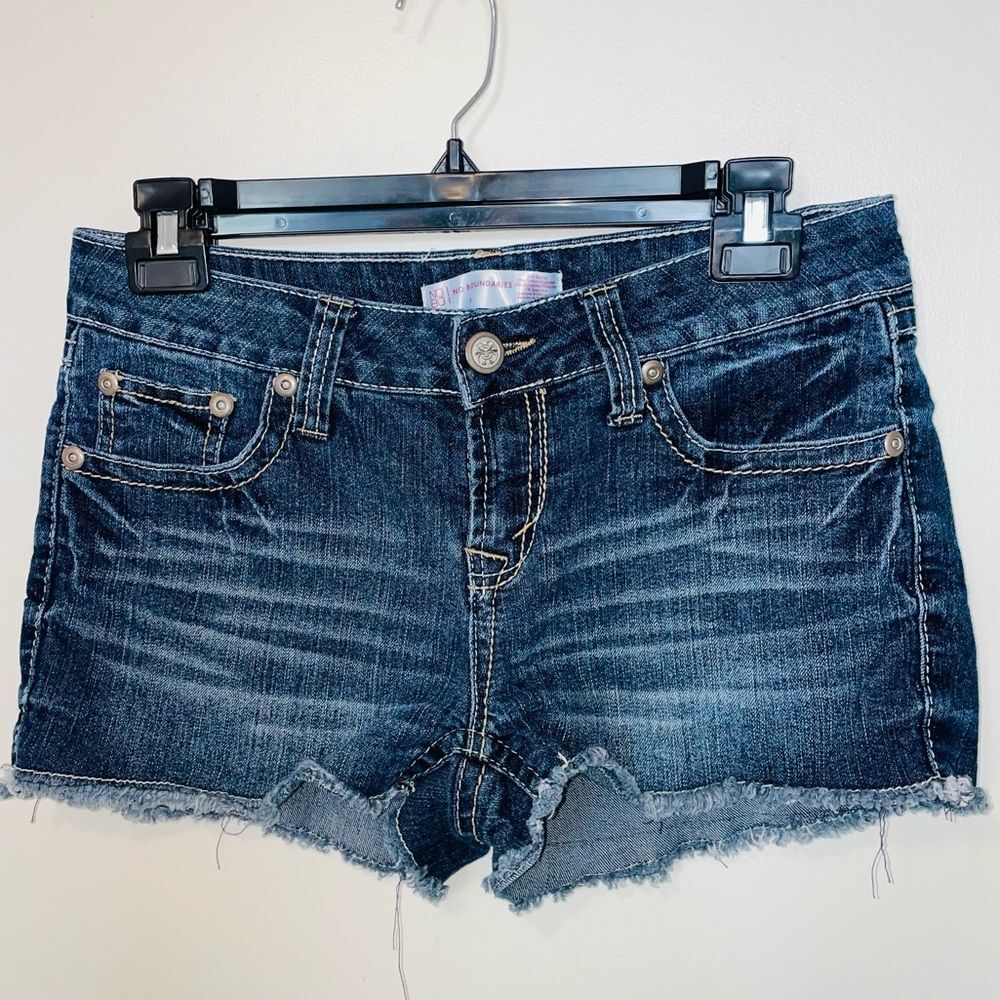 No boundaries juniors jean shorts cutoffs distressed denim sz 9 ladies